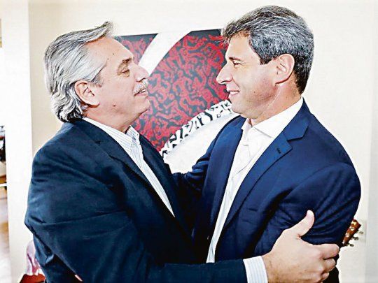 contacto. Sergio Uñac visitó ayer a Alberto Fernández, quien fue dado de alta tras haberse sometido a un chequeo general previo a la campaña.