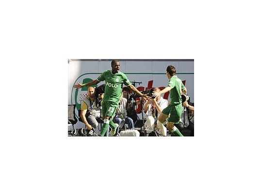 Grafite festeja su gol en la final.