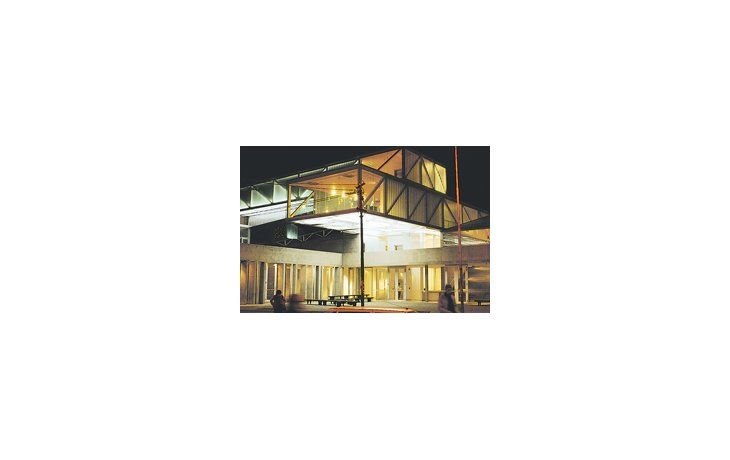 El Museo Caraffa de Córdoba, cuyas salas fueron reacondicionadas al mejor nivel internacional; además, se generaron una gran cantidad de libros catálogo que son muy buenas cartas de presentación de los artistas.