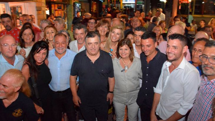 Patricia Bullrich y Mario Negri junto a los precandidatos Luis Juez y Rodrigo De Loredo.