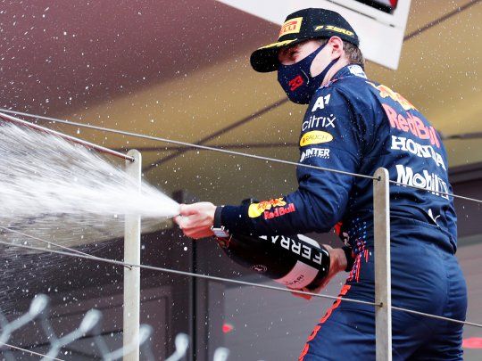 Max Verstappen ganó en Mónaco y desplazó a Hamilton de la cima.