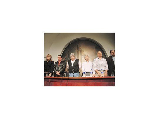Noé Ruiz,OmarViviani, HugoMoyano,Juan Belén yGerónimoVenegas,durante lareunión delComitéConfederalen la sedede la CGT.