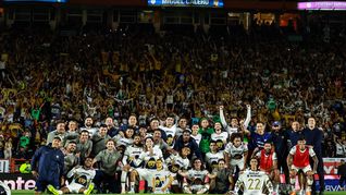 Pumas le ganó a Pachuca y el plantel completo festeja haber quedado tras el partido en lo más alto de la Tabla General, Después el festejo fue total en el avión pues Chivas no pasó del empate. Con el triunfo de los Universitario habrá clásico capitalino en la Liguilla entre Pumas y América. Pumas le ganó a Pachuca y el plantel completo festeja haber quedado tras el partido en lo más alto de la Tabla General, Después el festejo fue total en el avión pues Chivas no pasó del empate. Con el triunfo de los Universitario habrá clásico capitalino en la Liguilla entre Pumas y América.