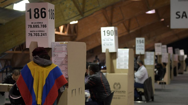 colombia-puesto-votacion-mesa-elecciones-1.webp