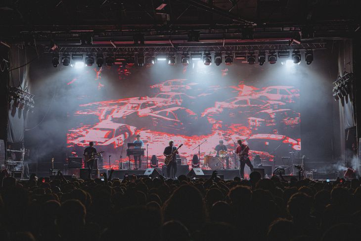 La banda abri&oacute; la noche con &ldquo;Navidad en los Santos&rdquo;.