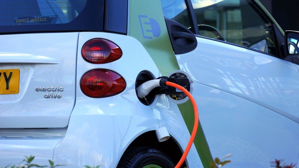 Gobierno bonaerense busca producir vehículos eléctricos