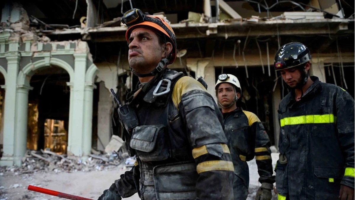 rescuers hope to find blast survivors at hotel