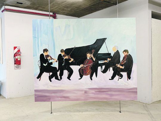 Cohen. Músicos en plena ejecución de un quinteto de cuerdas y piano, otro homenaje de la artista a su abuelo.