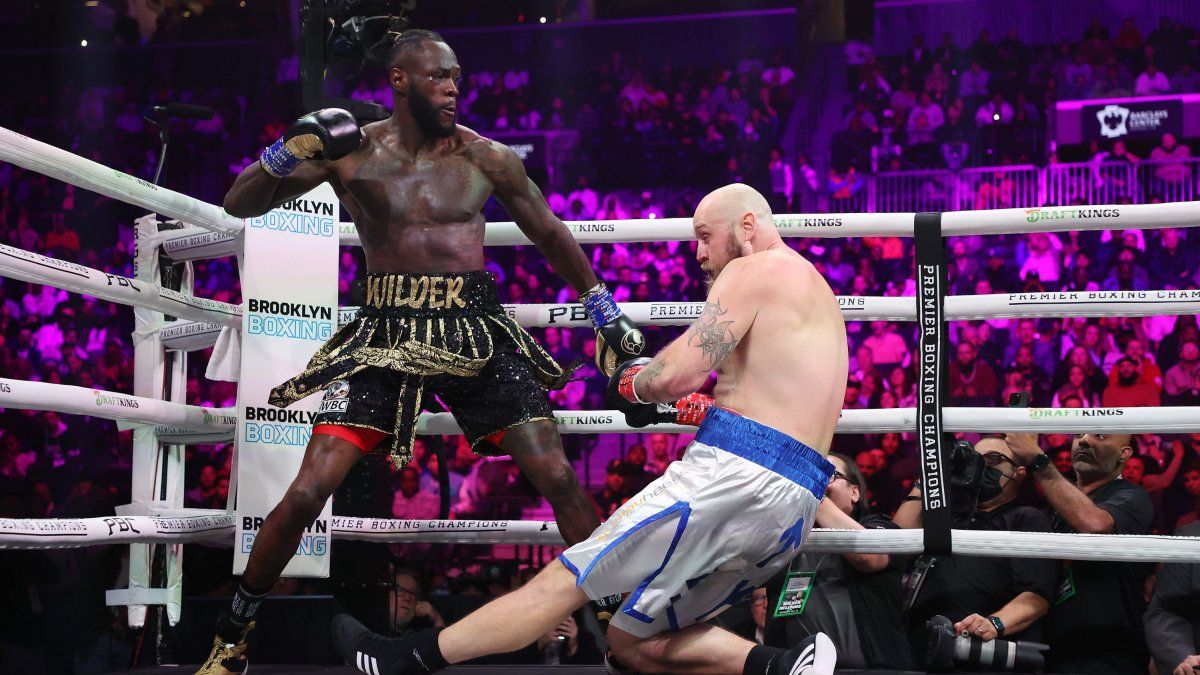 Tremendo nocaut de Wilder: dejó inconciente al rival y debieron atenderlo de urgencia