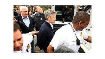 George Clooney al ser arrestado