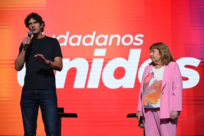 El senador y candidato a diputado, Martín Lousteau, junto a la legisladora y postulante a la senaduría, Graciela Ocaña.