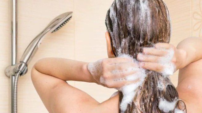 La marca Aura Colores fabricaba alisadores de cabello, sérums, shampoos, exfoliantes y cremas hidratantes, entre otros.