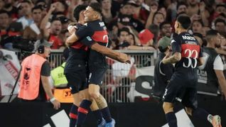 Tigre sorprende a River como visitante y le gana 2-0 al final del primer tiempo. Tigre sorprende a River como visitante y le gana 2-0 al final del primer tiempo.