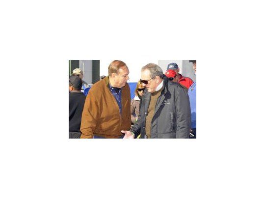 Otros tiempos. Aventín y Traverso dialogan en Potrero de los Funes. El excorredor fue un consultor en la remodelación del autódromo.