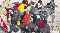 Delito. En diciembre, el gobernador de Texas, el republicano Greg Abbott, había promulgado la Ley SB4 que convirtió en delito penal la entrada irregular de inmigrantes.