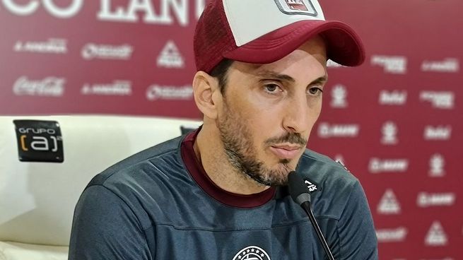 Después de tres años y medio, Zubeldía deja su cargo en Lanús.