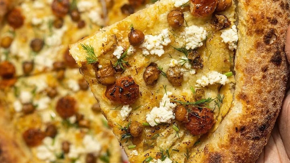 How much the two pizzas of the first commercial transaction paid with crypts would be worth today