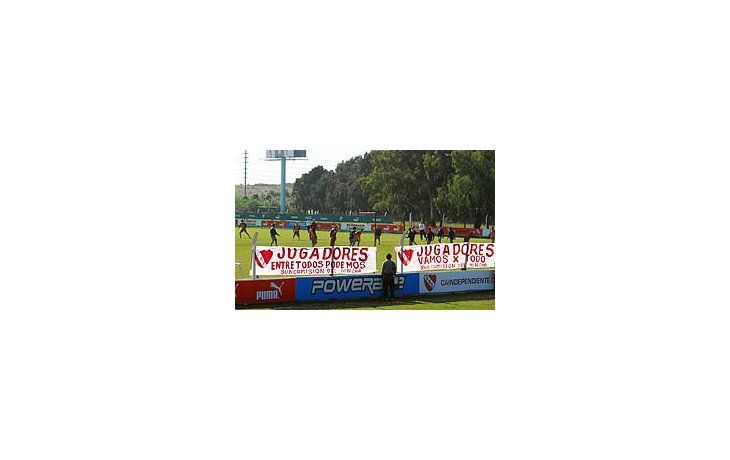 ámbito.com | Las subcomisión del hincha de Independienteas realiza diversas tareas en el club. Además, en varias oportunidades le brindó su apoyo al plantel en los entrenamientos.