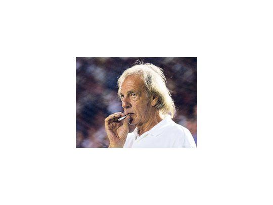 El presidente de Independiente, Julio Comparada, apeló a un histórico del club como el «Flaco» Menotti para levantar a un equipo en caída libre. ¿Un manotazo de ahogado?