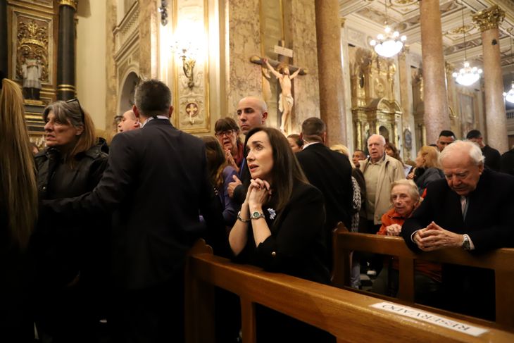 Distanciada de Javier Milei, Victoria Villarruel construyó su propia agenda y participó de la misa de despedida al Papa Francisco, en la catedral porteña. Distanciada de Javier Milei, Victoria Villarruel construyó su propia agenda y participó de la misa de despedida al Papa Francisco, en la catedral porteña.