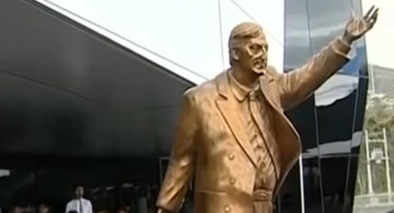 La estatua de bronce, con un peso de 600 kilos y dos metros de altura, será removida en los próximos días.