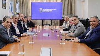 El Gobierno promete mejorar las frecuencias de transporte. El Gobierno promete mejorar las frecuencias de transporte.