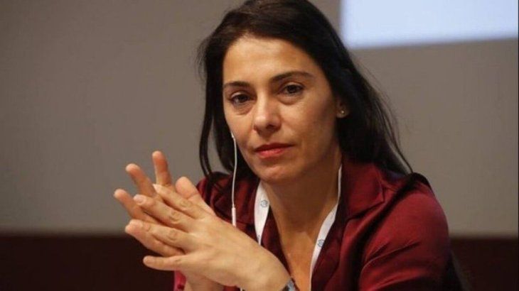 Senadores cuestionan que Crexell apoyó la Ley Bases a cambio del cargo diplomático. Senadores cuestionan que Crexell apoyó la Ley Bases a cambio del cargo diplomático.