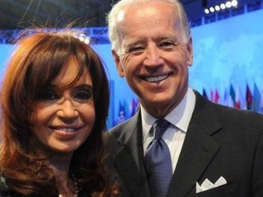 Otros tiempos: Cristina Fernández de Kirchner junto a Joe Biden.
