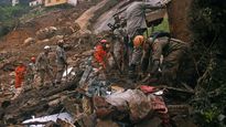Rescatistas buscan víctimas y sobrevivientes en la tragedia de Petrópolis.