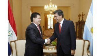 ámbito.com | El presidente de Paraguay, Horacio Cartes y el jefe de Gabinete, Jorge Capitanich, en el palacio de Gobierno paraguayo.
