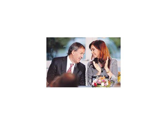 Cristina de Kirchner y el gobernador Juan Schiaretti, durante el actoen la residencia de Olivos. Aunque fuera de la foto, tambiéncompartió sonrisas con el ex juecista y hoy K Daniel Giacomino.