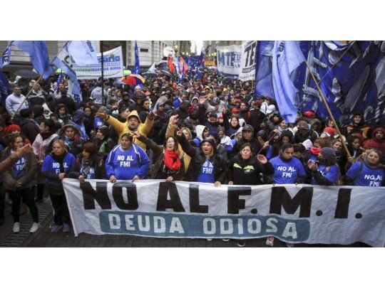 Sindicatos y organizaciones sociales marcharon al BCRA en repudio a la visita de Lagarde