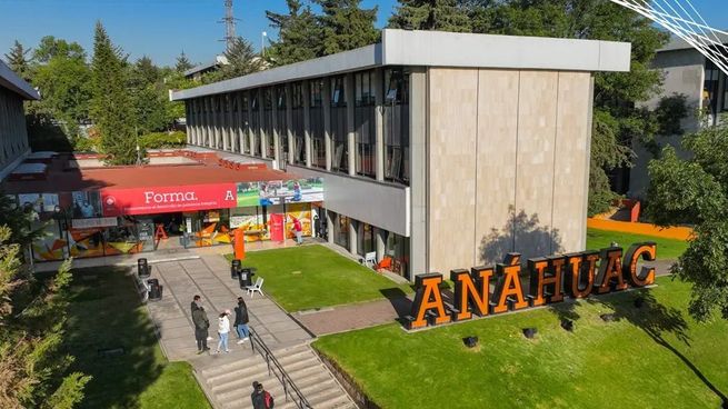 Se graduó en la Anáhuac y alcanzó un lugar en la cúpula de América Móvil: quién es
