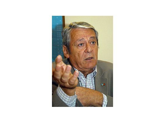 Carlos Kunkel.