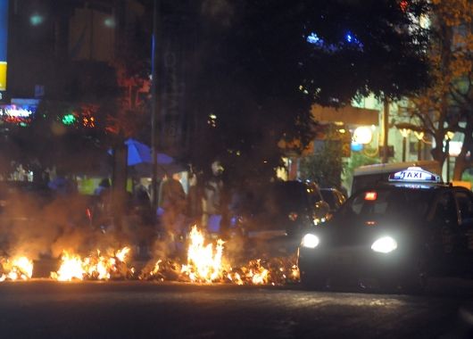 Usuarios afectados por los cortes de luz salieron a la calle para protestar. Foto: Mariano Fuchila.
