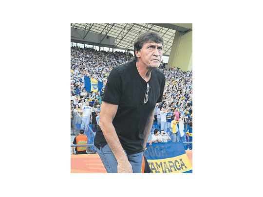 Julio Falcioni en el estadio mendocino; el técnico dijo que «a los que no les gusta Boca, que cambien de canal».