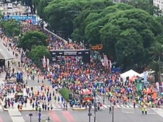 Más de 12 mil runners corrieron la San Silvestre.
