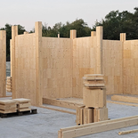 La propuesta ya cuenta con certificación oficial para construir casa de hasta dos plantas con ático. La propuesta ya cuenta con certificación oficial para construir casa de hasta dos plantas con ático.