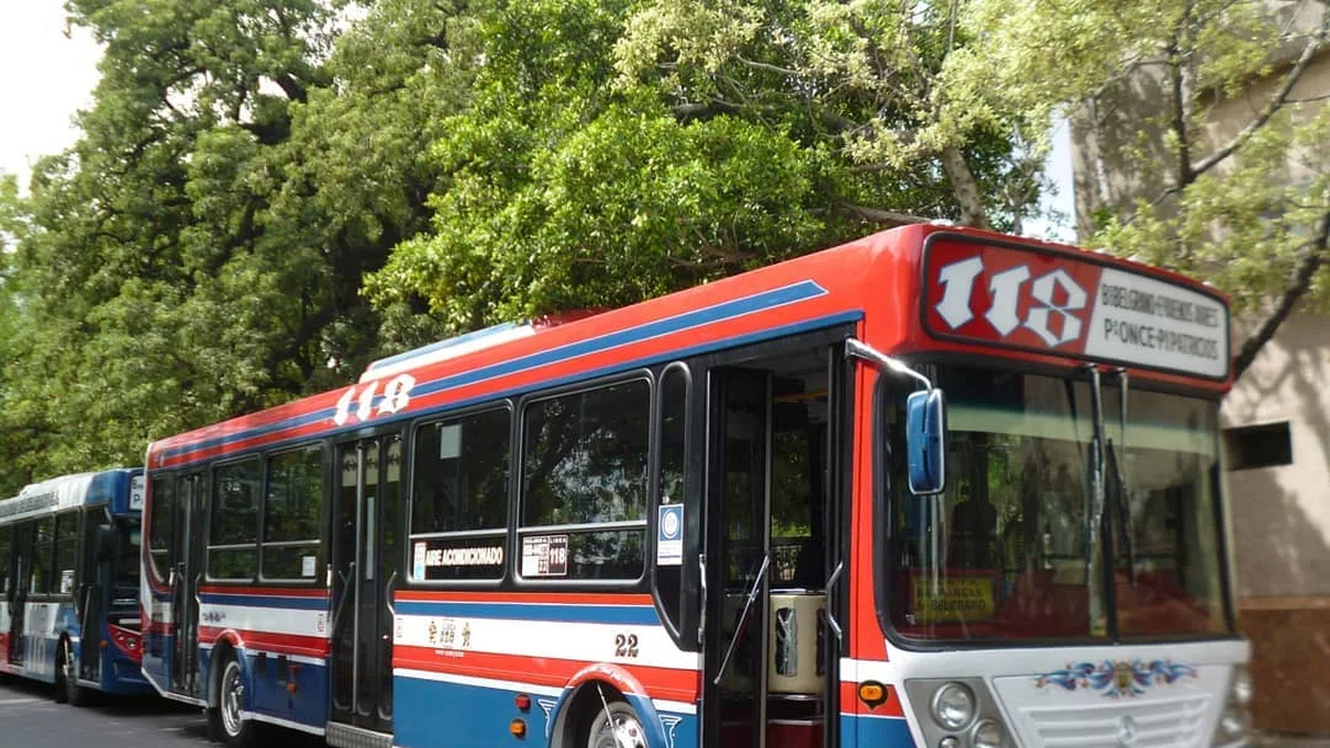 Transfer of buses: Javier Milei will receive Jorge Macri at Casa Rosada to sign an agreement