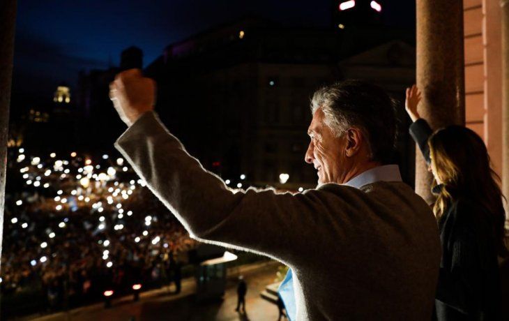 Macri saludó a la gente que se movilizó a favor del Gobierno el sábado.