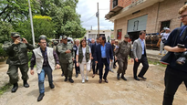 Patricia Bullrich y Gustavo Sáenz, gobernador de Salta, durante un recorrido por la frontera norte.&nbsp; 