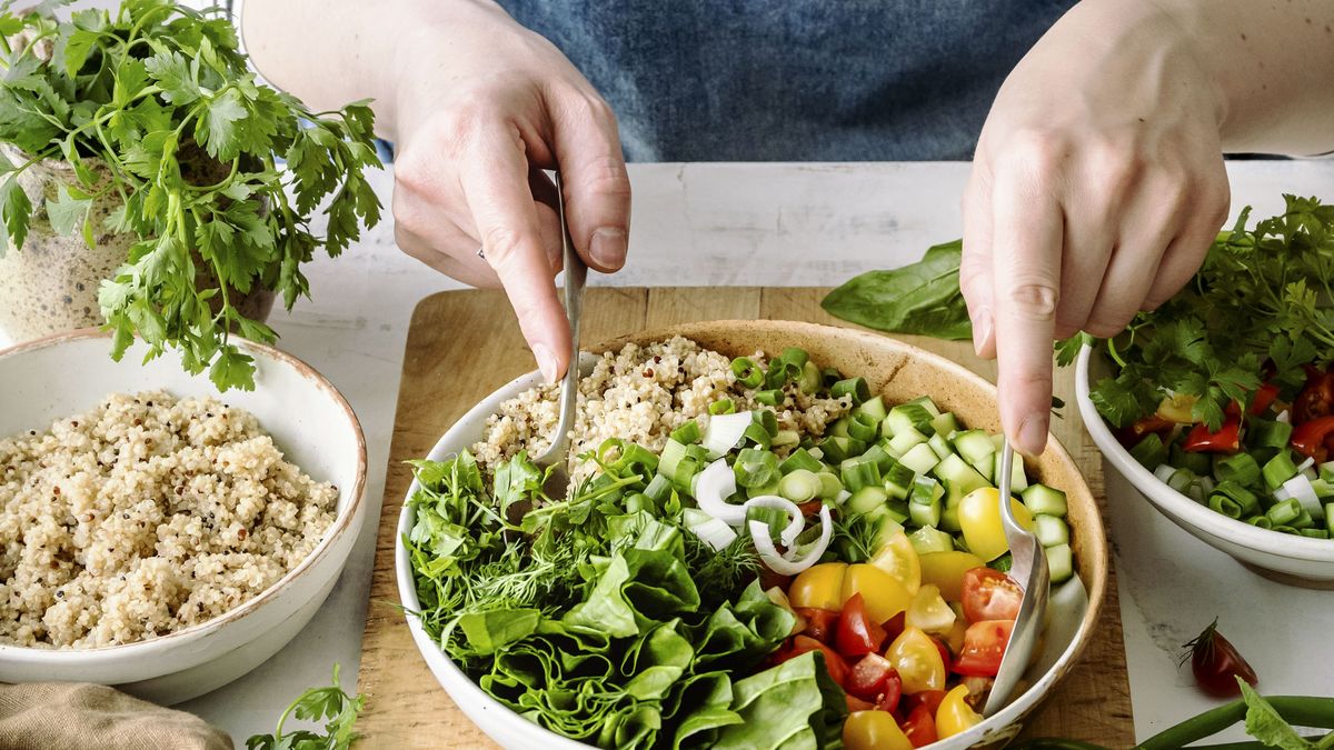 ¿Cómo bajar de peso y mantener la salud en vacaciones? 3 consejos de nutricionistas