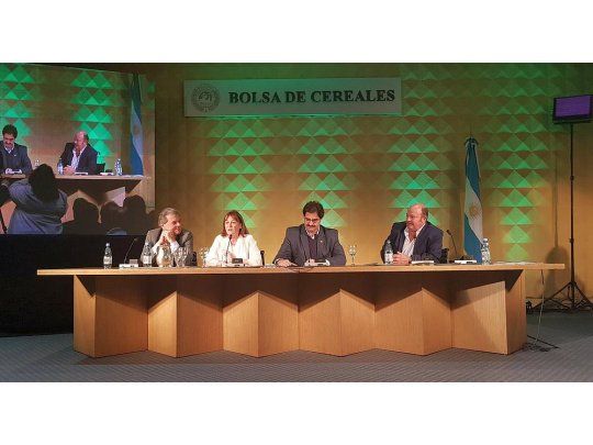 Carlos Iannizzotto, titular de Coninagro, lideró el congreso. Disertaron los ministros de Agroindustria de Buenos Aires, Leonardo Sarquis, de la Producción de Santa Fe, Alicia Ciciliani y el ministro de Agricultura y Ganadería de Córdoba, Sergio Busso.