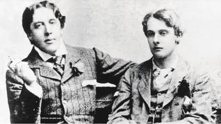 escándalo del siglo xix. Oscar Wilde y Alfred “Bosie” Douglas. El autor de “El retrato de Dorian Gray” fue a la cárcel y murió a los 46 años.