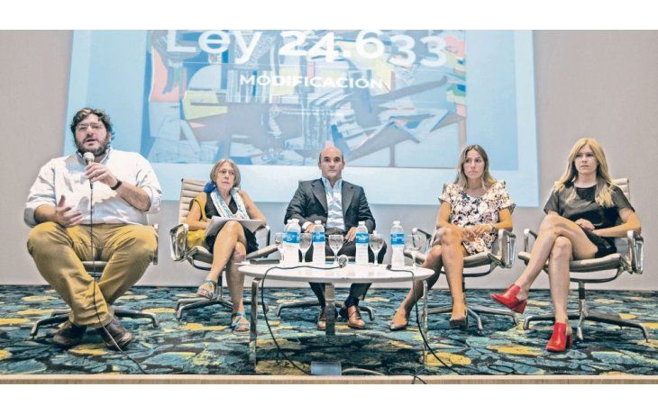 ámbito.com | Presentación. El titular de Cultura, Pablo Avelluto, junto con su equipo en el Museo Nacional de Bellas Artes.