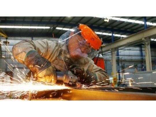 Otorgan bono de $ 2.000 a supervisores metalúrgicos
