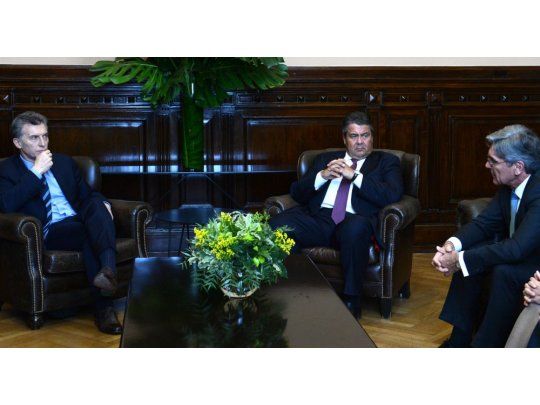 El Presidente con directivos de Siemens.