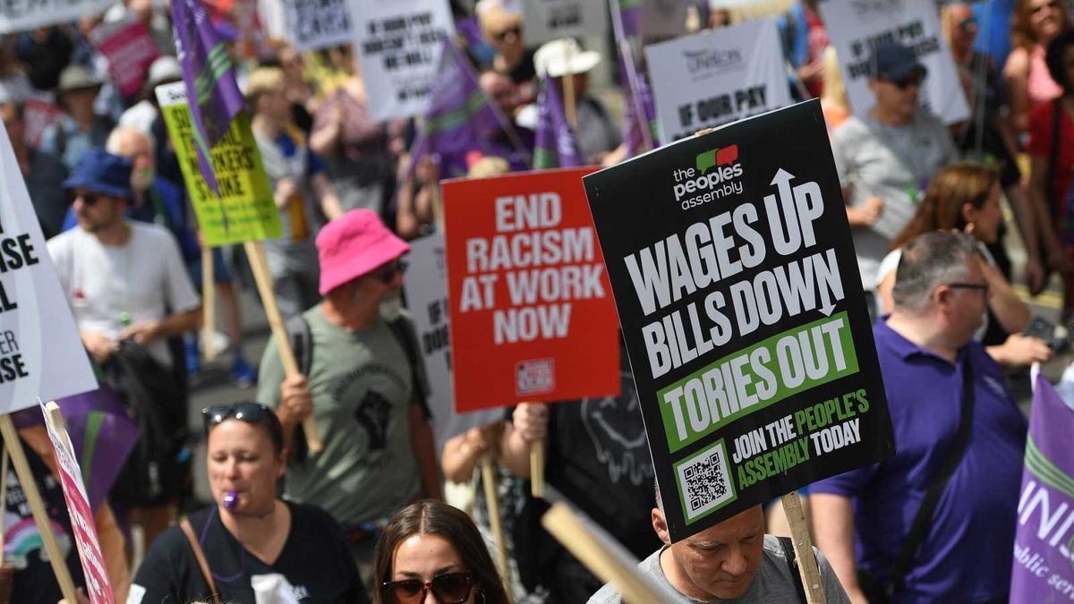 mass mobilization against Boris Johnson and the increase in prices