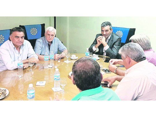 señales. La UOM recibió la semana pasada a Florencio Randazzo. Hoy auspiciará un nuevo sello en la constelación de CGT: el Movimiento Intersindical o Movimiento por los Trabajadores Saúl Ubaldini.