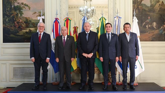Los cancilleres de Uruguay, Brasil, Argentina, Paraguay y Bolivia.
